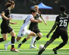 赛后巴塞罗那备战CBA常规赛；临场应变细节曝光；球迷炸锅；资深球员宣示担当